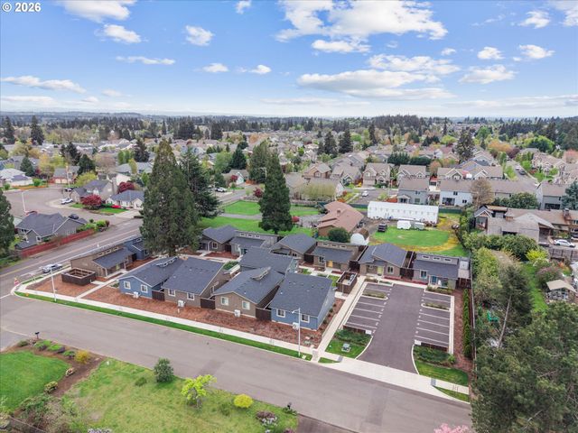 12270 MEADOWLAWN Dr, Oregon City, OR 97045