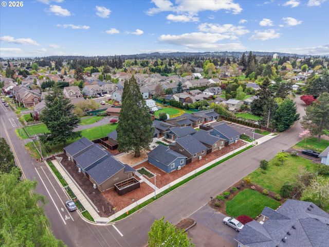 12270 MEADOWLAWN Dr, Oregon City, OR 97045