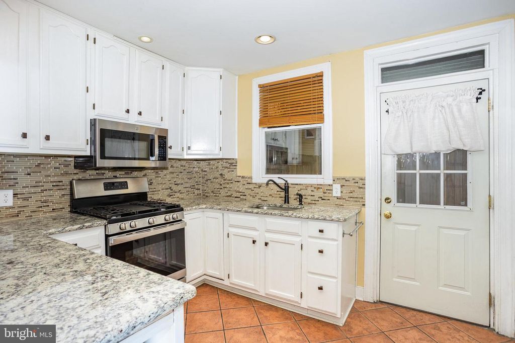 901 CAPITAL ST, Harrisburg, PA 17102