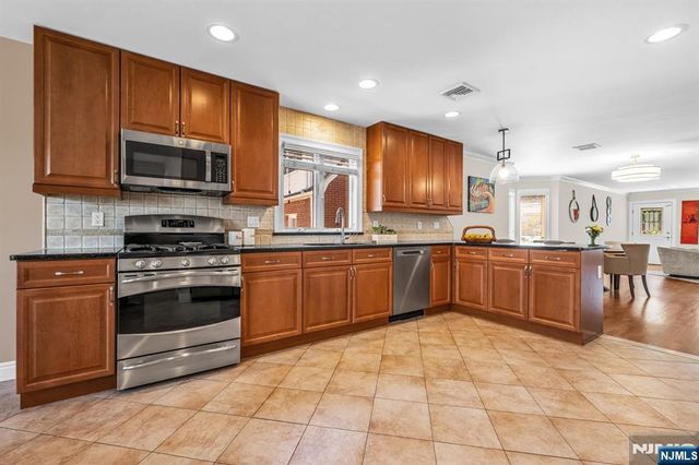 2041 Edwin Avenue, Fort Lee, NJ 07024