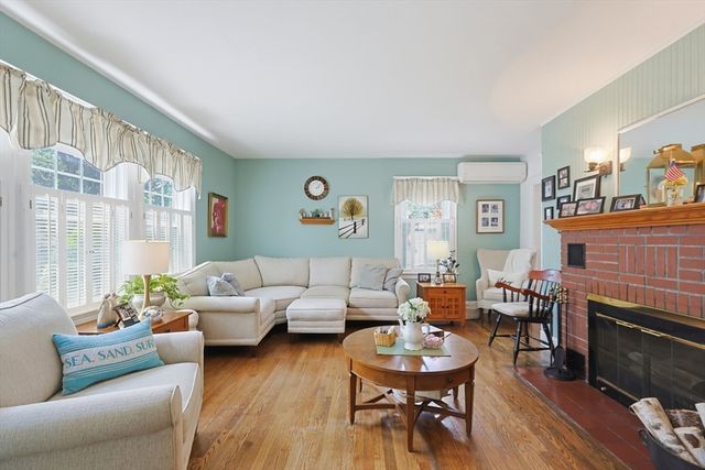 707 Page St, Stoughton, MA 02072
