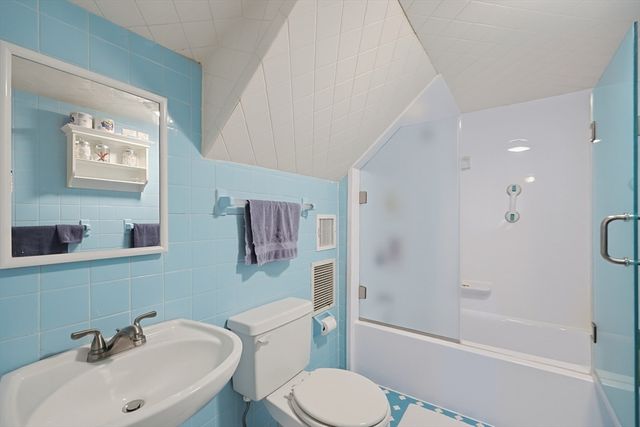 707 Page St, Stoughton, MA 02072