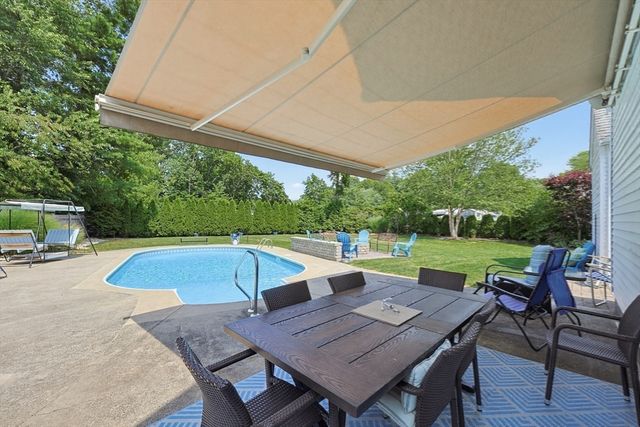 707 Page St, Stoughton, MA 02072