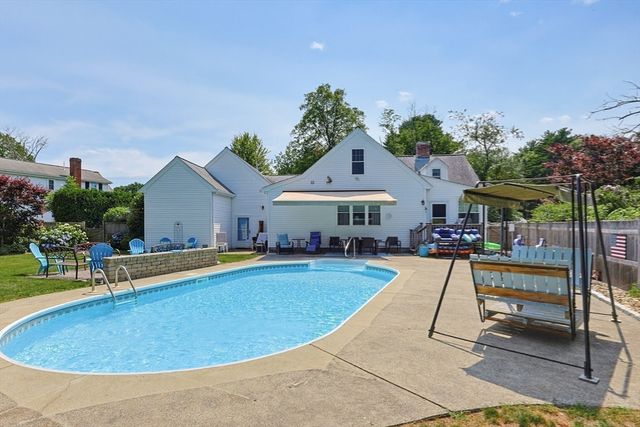 707 Page St, Stoughton, MA 02072