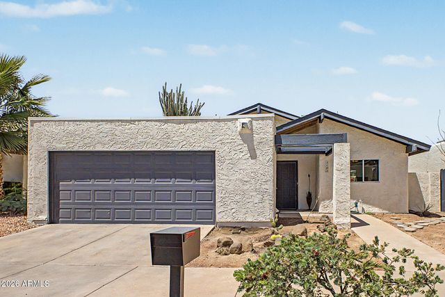 3008 W LUPINE Avenue, Phoenix, AZ 85029