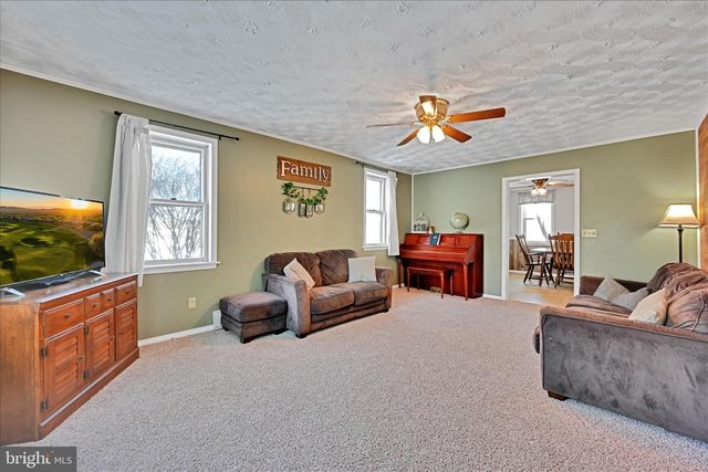 204 W REISTVILLE RD, Myerstown, PA 17067