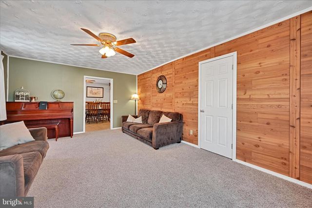 204 W REISTVILLE RD, Myerstown, PA 17067