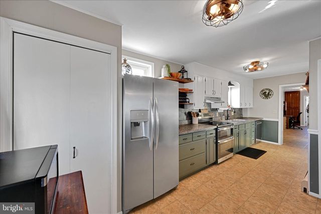 204 W REISTVILLE RD, Myerstown, PA 17067