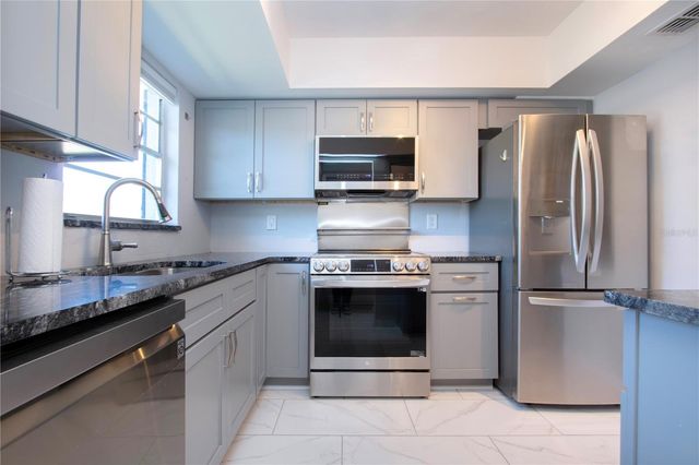 2115 9TH AVENUE W 2A, Bradenton, FL 34205