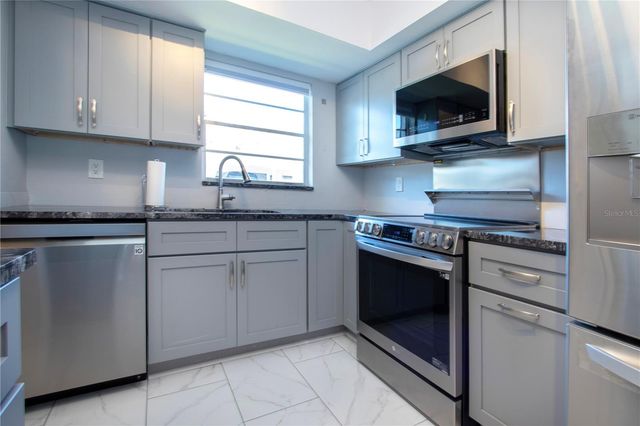 2115 9TH AVENUE W 2A, Bradenton, FL 34205