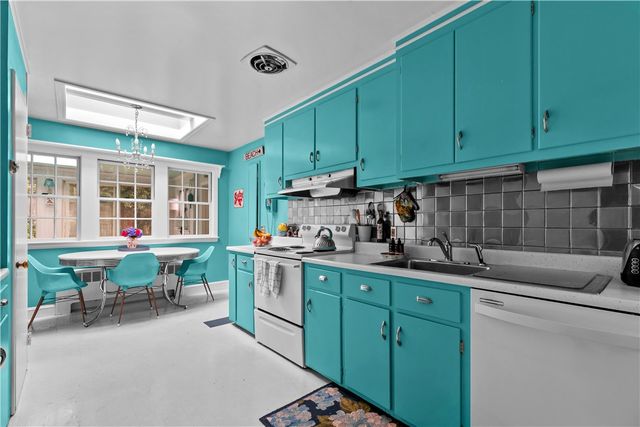 2 Cliff Avenue, Newport, RI 02840