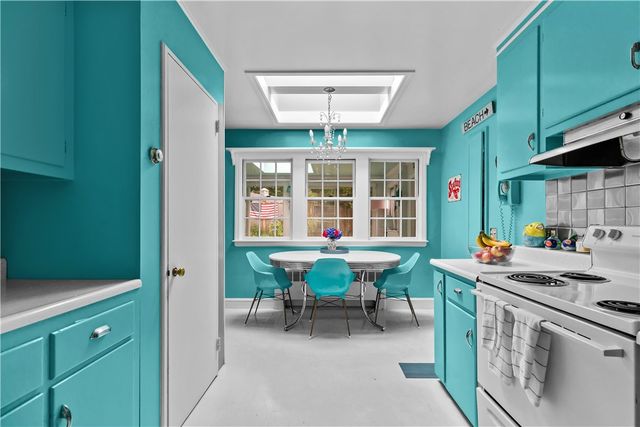 2 Cliff Avenue, Newport, RI 02840