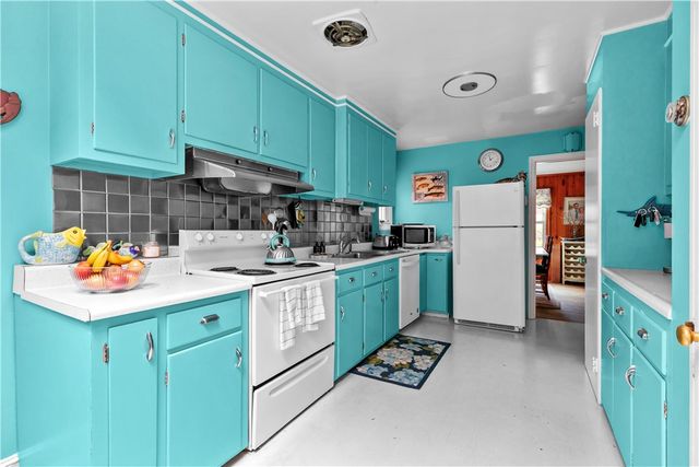 2 Cliff Avenue, Newport, RI 02840