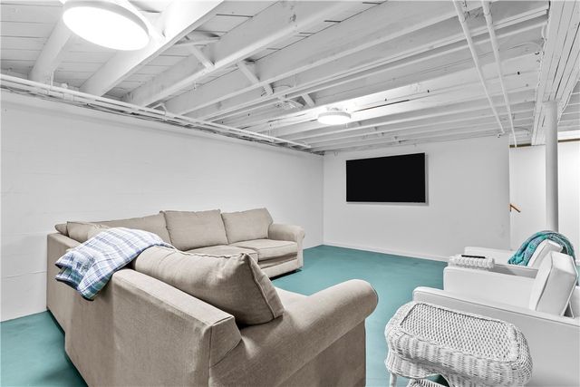 2 Cliff Avenue, Newport, RI 02840