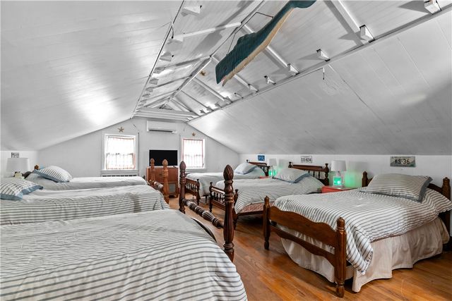 2 Cliff Avenue, Newport, RI 02840