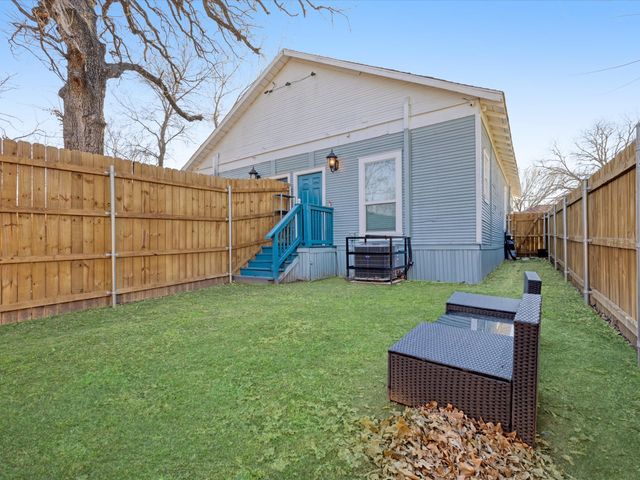 222 N Cliff Street, Dallas, TX 75203