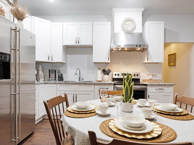 222 N Cliff Street, Dallas, TX 75203