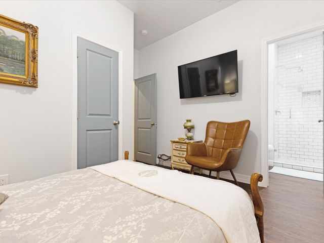 222 N Cliff Street, Dallas, TX 75203