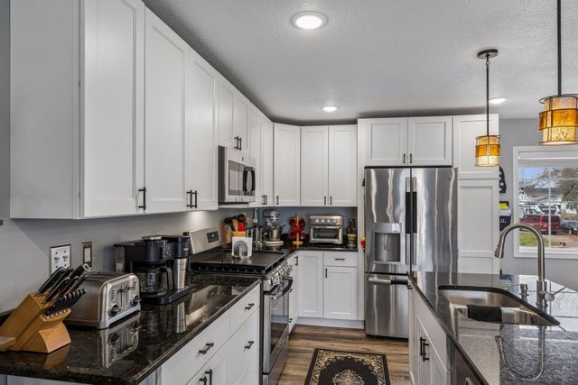 8595 Indahl Avenue S, Cottage Grove, MN 55016