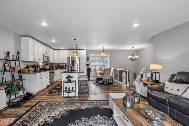 8595 Indahl Avenue S, Cottage Grove, MN 55016