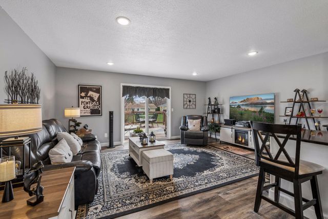 8595 Indahl Avenue S, Cottage Grove, MN 55016