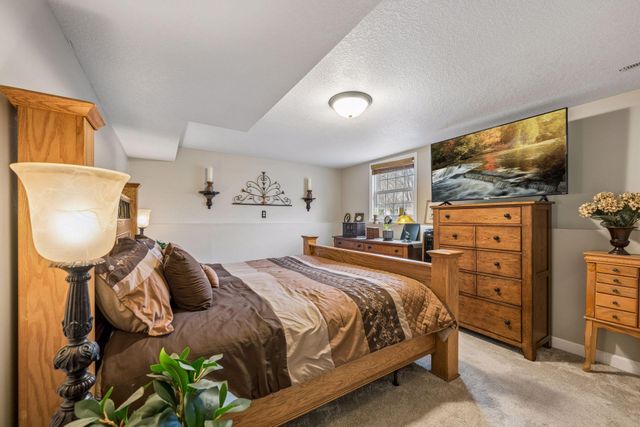 8595 Indahl Avenue S, Cottage Grove, MN 55016