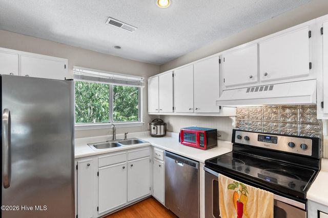 406 Forest Park Road 202, Wilmington, NC 28409