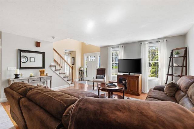 104 Ridgewood Dr, Taunton, MA 02780