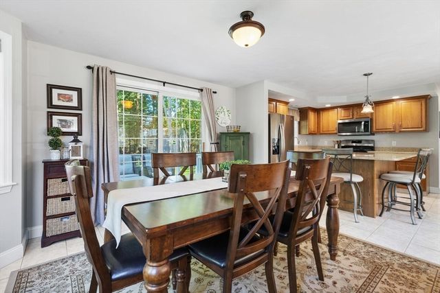 104 Ridgewood Dr, Taunton, MA 02780