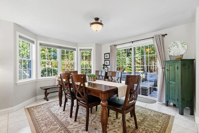 104 Ridgewood Dr, Taunton, MA 02780