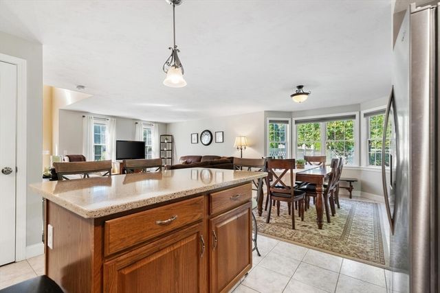 104 Ridgewood Dr, Taunton, MA 02780
