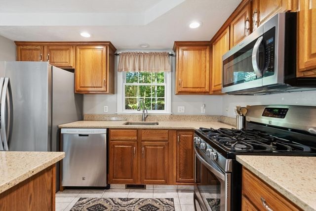 104 Ridgewood Dr, Taunton, MA 02780