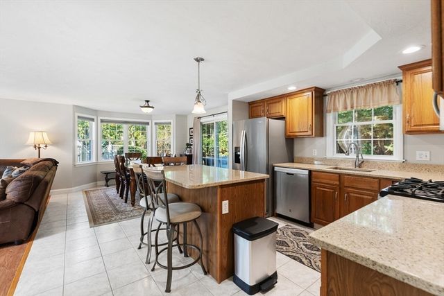 104 Ridgewood Dr, Taunton, MA 02780