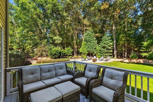 104 Ridgewood Dr, Taunton, MA 02780
