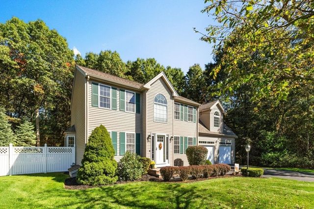104 Ridgewood Dr, Taunton, MA 02780