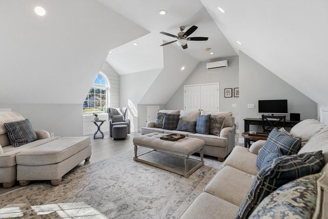 104 Ridgewood Dr, Taunton, MA 02780