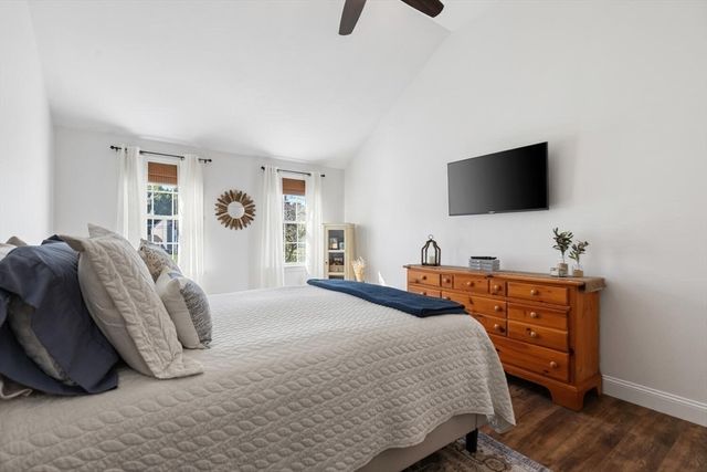 104 Ridgewood Dr, Taunton, MA 02780