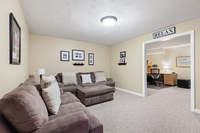 104 Ridgewood Dr, Taunton, MA 02780