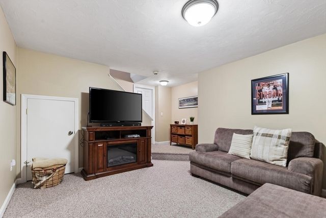 104 Ridgewood Dr, Taunton, MA 02780