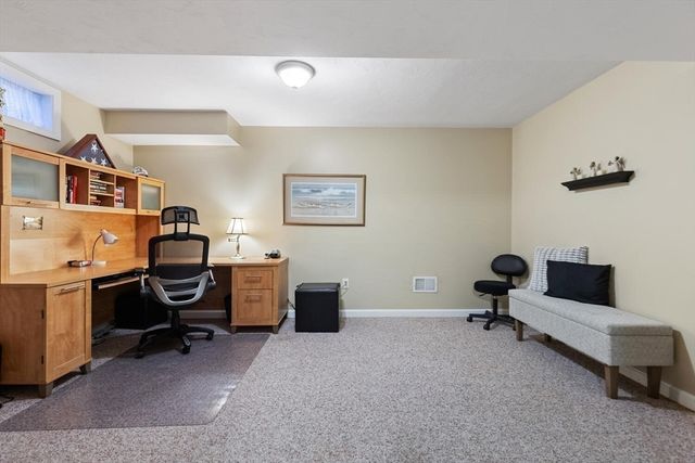 104 Ridgewood Dr, Taunton, MA 02780
