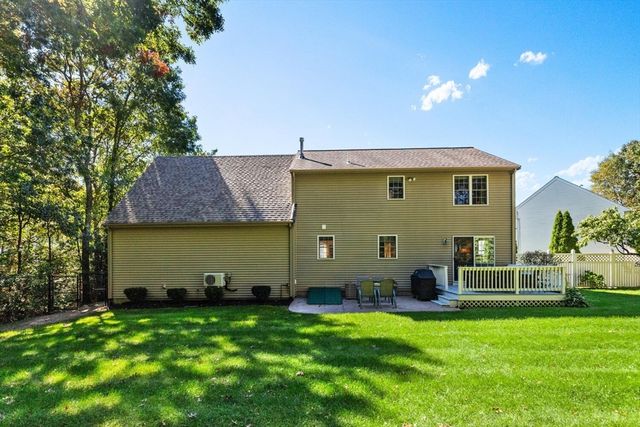 104 Ridgewood Dr, Taunton, MA 02780