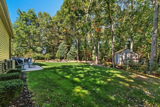 104 Ridgewood Dr, Taunton, MA 02780