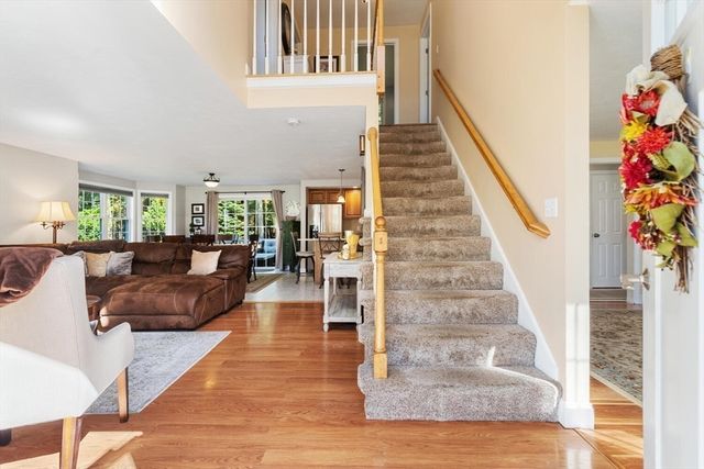 104 Ridgewood Dr, Taunton, MA 02780