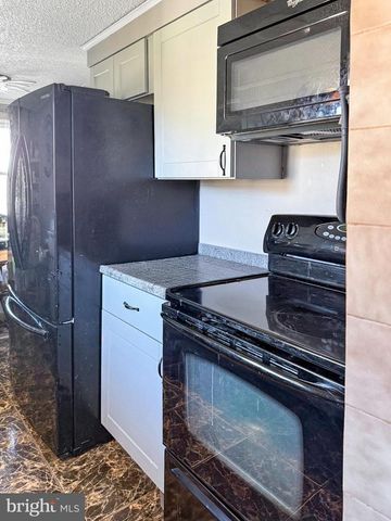 14 E CHURCH ST, Monroe Township, NJ 08831