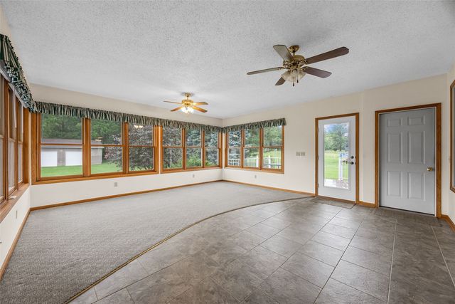 9189 Deer Ridge DR, Cedar Rapids, IA 52411
