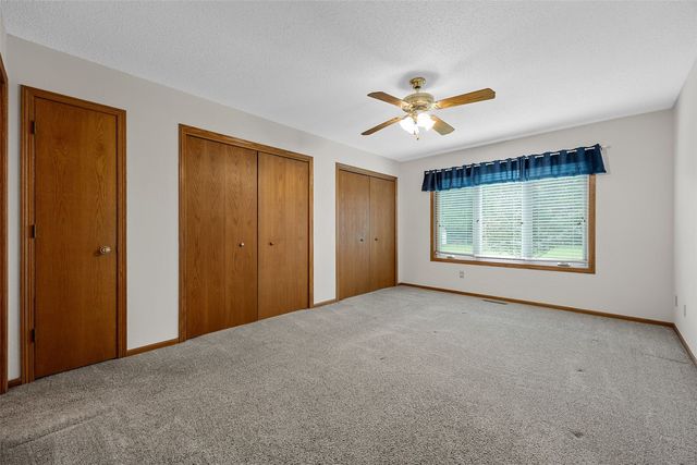 9189 Deer Ridge DR, Cedar Rapids, IA 52411