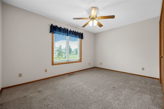 9189 Deer Ridge DR, Cedar Rapids, IA 52411