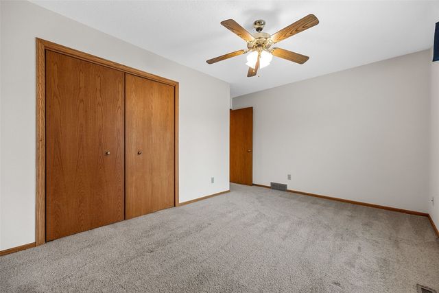 9189 Deer Ridge DR, Cedar Rapids, IA 52411