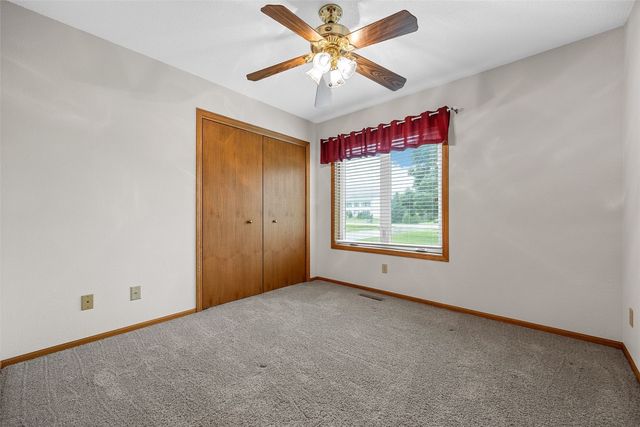 9189 Deer Ridge DR, Cedar Rapids, IA 52411