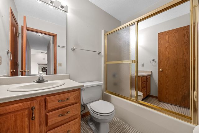 9189 Deer Ridge DR, Cedar Rapids, IA 52411